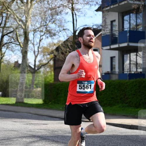 12.04.2026 - 45. Internationalen Wilhelmsburger Insellauf J. Mangold http://msf.ph/oto/9454878 12.04.2026 10:22:35 Ziel 5507, 5561, 3963, 5271, 4384, 4291, 2383 meine-sportfotos.de