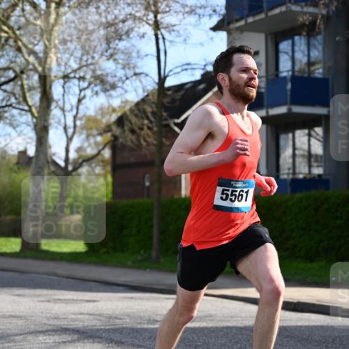 12.04.2026 - 45. Internationalen Wilhelmsburger Insellauf J. Mangold http://msf.ph/oto/9454881 12.04.2026 10:22:35 Ziel 5507, 5561, 3963, 5271, 4384, 4291, 2383 meine-sportfotos.de