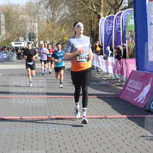 12.04.2026 - 45. Internationalen Wilhelmsburger Insellauf Strokosch-Dieckow http://msf.ph/oto/9454888 12.04.2026 10:30:35 Ziel 5534, 3845, 5052, 4275 meine-sportfotos.de