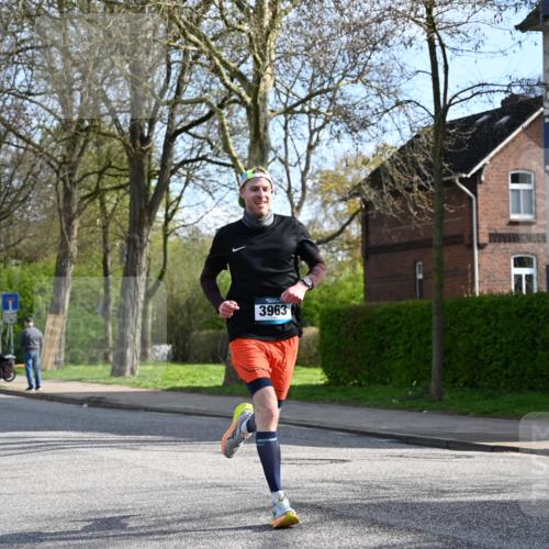 12.04.2026 - 45. Internationalen Wilhelmsburger Insellauf J. Mangold http://msf.ph/oto/9454897 12.04.2026 10:22:37 Ziel 5507, 5561, 3963, 5271, 4384, 4291, 4291, 2383, 3776 meine-sportfotos.de