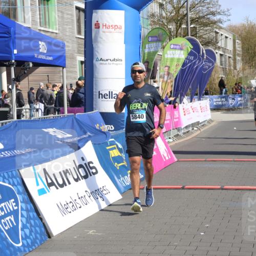 12.04.2026 - 45. Internationalen Wilhelmsburger Insellauf Strokosch-Dieckow http://msf.ph/oto/9454902 12.04.2026 10:43:26 Ziel 5840, 2406, 4377, 3086 meine-sportfotos.de