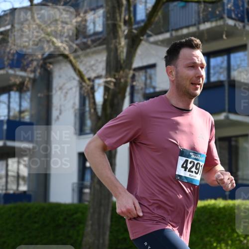 12.04.2026 - 45. Internationalen Wilhelmsburger Insellauf J. Mangold http://msf.ph/oto/9454933 12.04.2026 10:22:53 Ziel 4384, 4291, 2383, 3776, 5812, 4953, 5237 meine-sportfotos.de