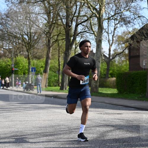12.04.2026 - 45. Internationalen Wilhelmsburger Insellauf J. Mangold http://msf.ph/oto/9454979 12.04.2026 10:23:26 Ziel 3776, 5812, 4953, 5237, 4381, 4566, 3561, 4492, 5684, 4492, 5684, 3476, 2702, 3476, 2702, 3351 meine-sportfotos.de