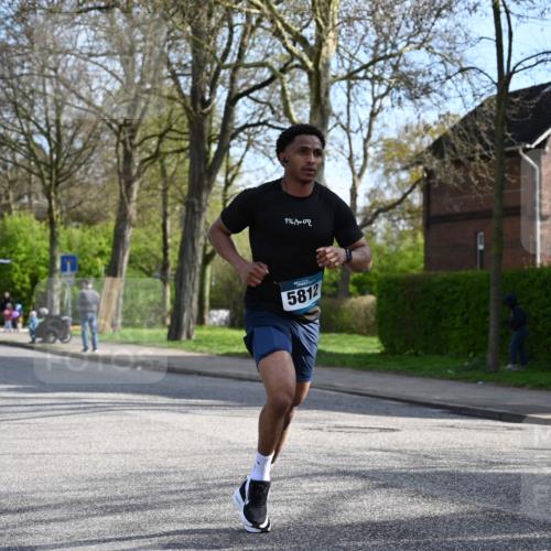12.04.2026 - 45. Internationalen Wilhelmsburger Insellauf J. Mangold http://msf.ph/oto/9454982 12.04.2026 10:23:26 Ziel 3776, 5812, 4953, 5237, 4381, 4566, 3561, 4492, 5684, 4492, 5684, 3476, 2702, 3476, 2702, 3351 meine-sportfotos.de