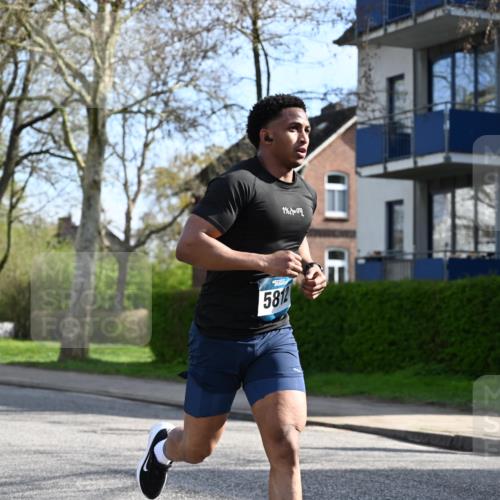 12.04.2026 - 45. Internationalen Wilhelmsburger Insellauf J. Mangold http://msf.ph/oto/9454991 12.04.2026 10:23:26 Ziel 3776, 5812, 4953, 5237, 4381, 4566, 3561, 4492, 5684, 4492, 5684, 3476, 2702, 3476, 2702, 3351 meine-sportfotos.de