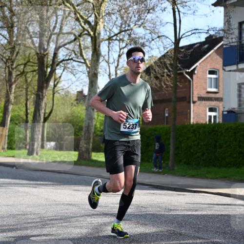 12.04.2026 - 45. Internationalen Wilhelmsburger Insellauf J. Mangold http://msf.ph/oto/9455005 12.04.2026 10:23:31 Ziel 5812, 4953, 5237, 4381, 4566, 3561, 4492, 5684, 3476, 2702, 3351 meine-sportfotos.de