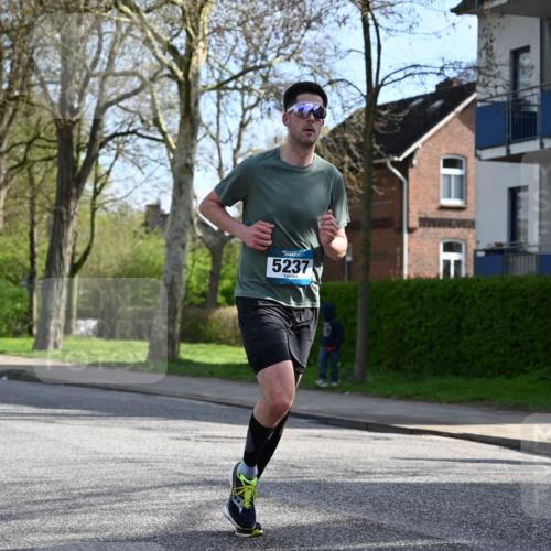 12.04.2026 - 45. Internationalen Wilhelmsburger Insellauf J. Mangold http://msf.ph/oto/9455006 12.04.2026 10:23:31 Ziel 5812, 4953, 5237, 4381, 4566, 3561, 4492, 5684, 3476, 2702, 3351 meine-sportfotos.de