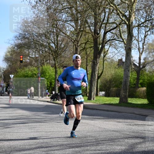 12.04.2026 - 45. Internationalen Wilhelmsburger Insellauf J. Mangold http://msf.ph/oto/9455050 12.04.2026 10:23:40 Ziel 4953, 5237, 4381, 4566, 3561, 4492, 5684, 3476, 2702, 3351, 3813, 4052 meine-sportfotos.de