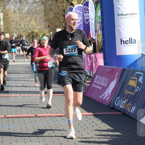 12.04.2026 - 45. Internationalen Wilhelmsburger Insellauf Strokosch-Dieckow http://msf.ph/oto/9455090 12.04.2026 10:43:31 Ziel 2406, 4377, 3086, 3227, 4974, 5705, 2189, 5697, 2813 meine-sportfotos.de