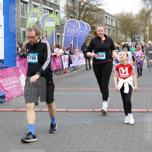 12.04.2026 - 45. Internationalen Wilhelmsburger Insellauf Strokosch-Dieckow http://msf.ph/oto/9455145 12.04.2026 13:03:57 Ziel 2642, 4780, 5063, 2508, 5200, 5208, 4842, 2287, 4843, 4526 meine-sportfotos.de
