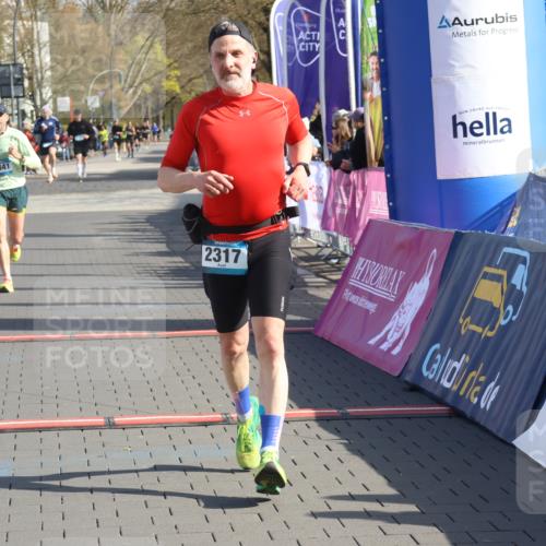 12.04.2026 - 45. Internationalen Wilhelmsburger Insellauf Strokosch-Dieckow http://msf.ph/oto/9455180 12.04.2026 10:30:51 Ziel 2317, 5841, 5236 meine-sportfotos.de