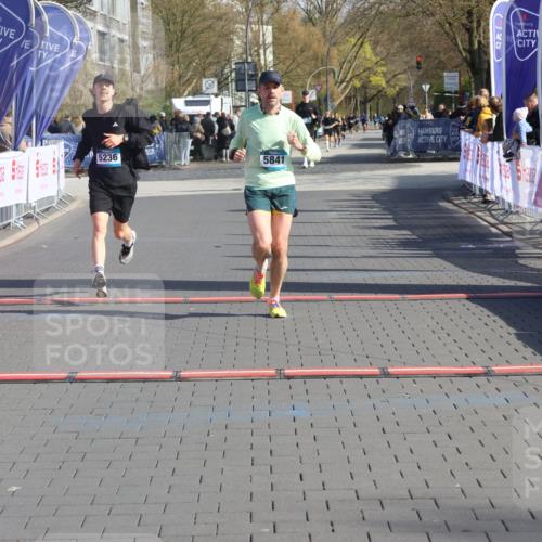 12.04.2026 - 45. Internationalen Wilhelmsburger Insellauf Strokosch-Dieckow http://msf.ph/oto/9455189 12.04.2026 10:30:53 Ziel 2317, 5841, 5236 meine-sportfotos.de