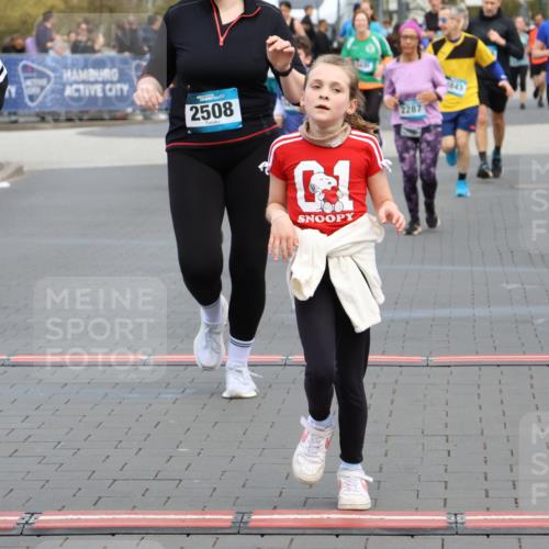 12.04.2026 - 45. Internationalen Wilhelmsburger Insellauf Strokosch-Dieckow http://msf.ph/oto/9455195 12.04.2026 13:03:56 Ziel 2642, 4780, 5063, 2508, 5200, 5208, 4842, 2287 meine-sportfotos.de