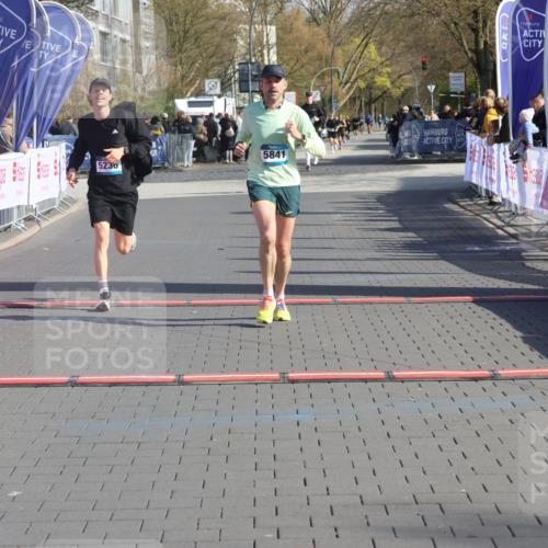 12.04.2026 - 45. Internationalen Wilhelmsburger Insellauf Strokosch-Dieckow http://msf.ph/oto/9455199 12.04.2026 10:30:53 Ziel 2317, 5841, 5236 meine-sportfotos.de