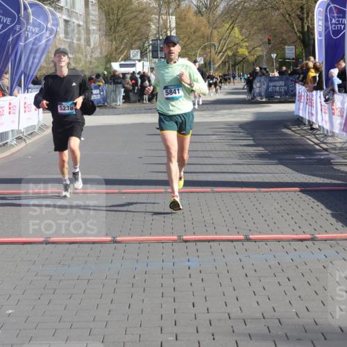 12.04.2026 - 45. Internationalen Wilhelmsburger Insellauf Strokosch-Dieckow http://msf.ph/oto/9455219 12.04.2026 10:30:53 Ziel 2317, 5841, 5236 meine-sportfotos.de