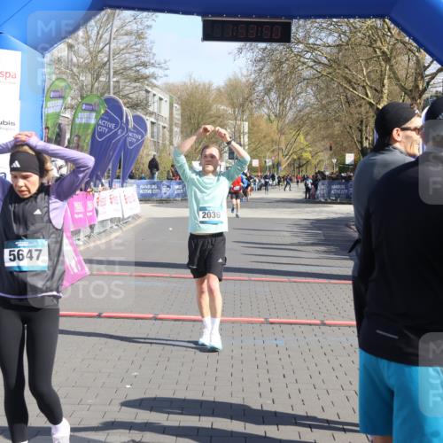 12.04.2026 - 45. Internationalen Wilhelmsburger Insellauf Strokosch-Dieckow http://msf.ph/oto/9455250 12.04.2026 10:43:48 Ziel 5407, 5286, 2039 meine-sportfotos.de