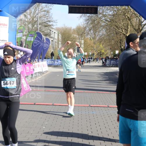 12.04.2026 - 45. Internationalen Wilhelmsburger Insellauf Strokosch-Dieckow http://msf.ph/oto/9455256 12.04.2026 10:43:48 Ziel 5407, 5286, 2039 meine-sportfotos.de