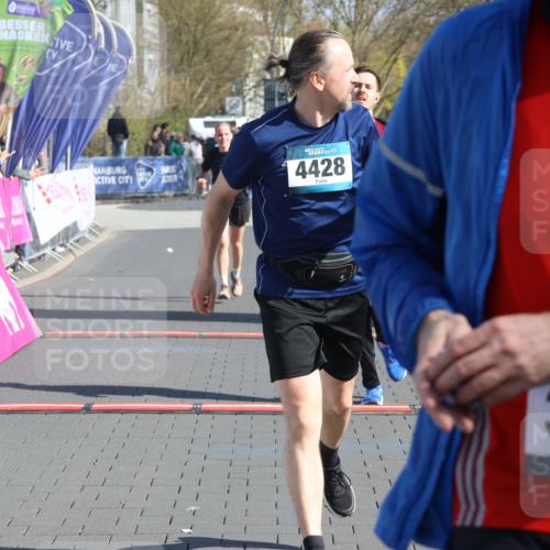 12.04.2026 - 45. Internationalen Wilhelmsburger Insellauf Strokosch-Dieckow http://msf.ph/oto/9455363 12.04.2026 10:44:00 Ziel 3486, 4428, 3022, 4349 meine-sportfotos.de