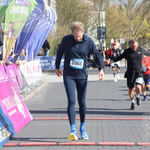 12.04.2026 - 45. Internationalen Wilhelmsburger Insellauf Strokosch-Dieckow http://msf.ph/oto/9455430 12.04.2026 10:44:15 Ziel 2065, 3345, 2073 meine-sportfotos.de