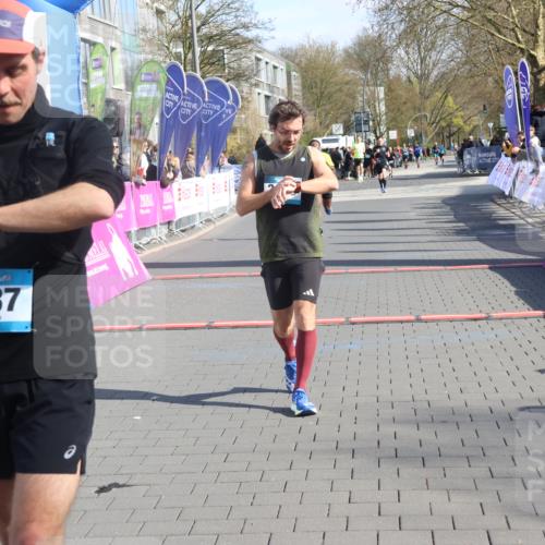 12.04.2026 - 45. Internationalen Wilhelmsburger Insellauf Strokosch-Dieckow http://msf.ph/oto/9455432 12.04.2026 10:31:15 Ziel 4787, 3095, 3016 meine-sportfotos.de