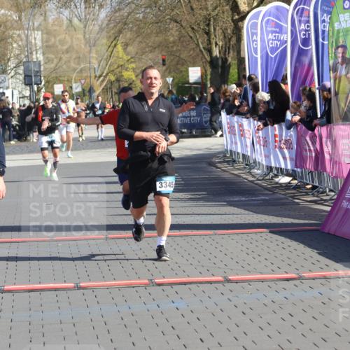 12.04.2026 - 45. Internationalen Wilhelmsburger Insellauf Strokosch-Dieckow http://msf.ph/oto/9455449 12.04.2026 10:44:17 Ziel 2065, 3345, 2073 meine-sportfotos.de