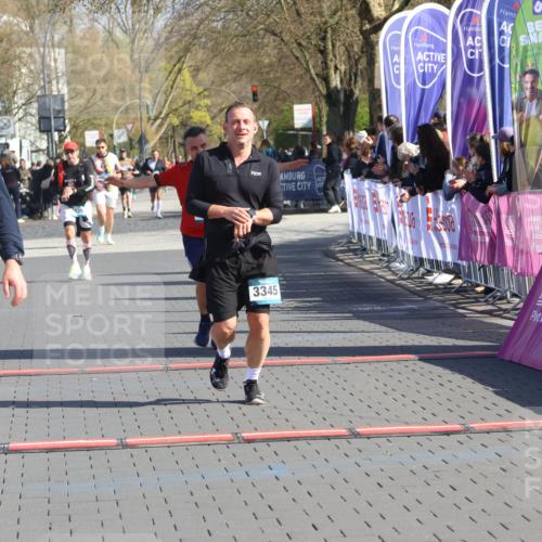 12.04.2026 - 45. Internationalen Wilhelmsburger Insellauf Strokosch-Dieckow http://msf.ph/oto/9455456 12.04.2026 10:44:17 Ziel 2065, 3345, 2073 meine-sportfotos.de