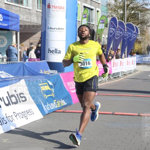 12.04.2026 - 45. Internationalen Wilhelmsburger Insellauf Strokosch-Dieckow http://msf.ph/oto/9455467 12.04.2026 10:31:18 Ziel 3016, 2831, 5811 meine-sportfotos.de