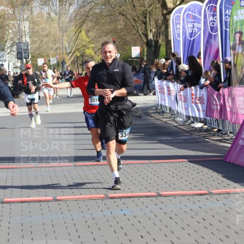 12.04.2026 - 45. Internationalen Wilhelmsburger Insellauf Strokosch-Dieckow http://msf.ph/oto/9455481 12.04.2026 10:44:17 Ziel 2065, 3345, 2073 meine-sportfotos.de