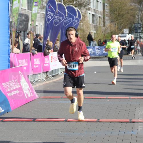 12.04.2026 - 45. Internationalen Wilhelmsburger Insellauf Strokosch-Dieckow http://msf.ph/oto/9455514 12.04.2026 10:31:23 Ziel 2831, 5811, 2325 meine-sportfotos.de