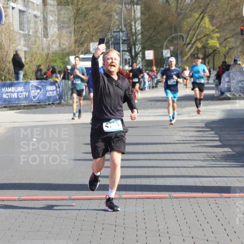 12.04.2026 - 45. Internationalen Wilhelmsburger Insellauf Strokosch-Dieckow http://msf.ph/oto/9455596 12.04.2026 10:31:31 Ziel 5661, 4766 meine-sportfotos.de