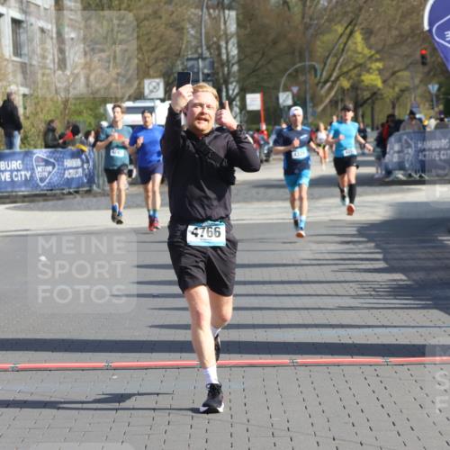 12.04.2026 - 45. Internationalen Wilhelmsburger Insellauf Strokosch-Dieckow http://msf.ph/oto/9455622 12.04.2026 10:31:32 Ziel 5661, 4766 meine-sportfotos.de