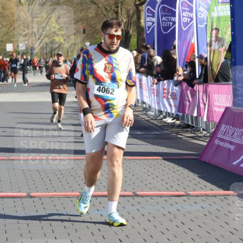 12.04.2026 - 45. Internationalen Wilhelmsburger Insellauf Strokosch-Dieckow http://msf.ph/oto/9455657 12.04.2026 10:44:28 Ziel 4062, 5824, 3356 meine-sportfotos.de