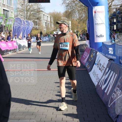 12.04.2026 - 45. Internationalen Wilhelmsburger Insellauf Strokosch-Dieckow http://msf.ph/oto/9455674 12.04.2026 10:44:36 Ziel 3356, 5766, 5775 meine-sportfotos.de