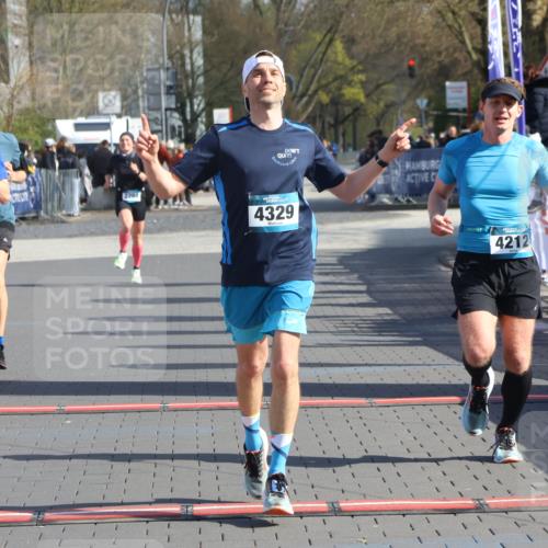 12.04.2026 - 45. Internationalen Wilhelmsburger Insellauf Strokosch-Dieckow http://msf.ph/oto/9455677 12.04.2026 10:31:37 Ziel 4329, 4212, 5526 meine-sportfotos.de