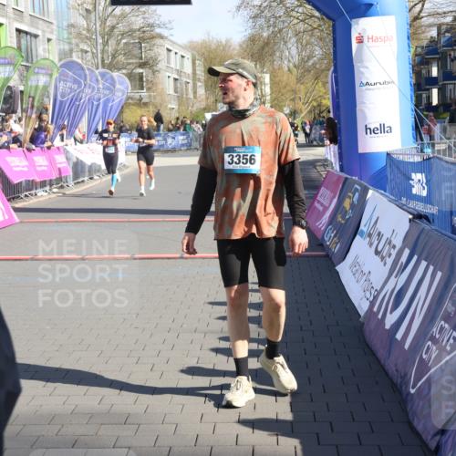 12.04.2026 - 45. Internationalen Wilhelmsburger Insellauf Strokosch-Dieckow http://msf.ph/oto/9455686 12.04.2026 10:44:36 Ziel 3356, 5766, 5775 meine-sportfotos.de