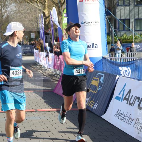 12.04.2026 - 45. Internationalen Wilhelmsburger Insellauf Strokosch-Dieckow http://msf.ph/oto/9455690 12.04.2026 10:31:38 Ziel 4329, 4212, 5526, 2284 meine-sportfotos.de
