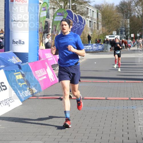 12.04.2026 - 45. Internationalen Wilhelmsburger Insellauf Strokosch-Dieckow http://msf.ph/oto/9455696 12.04.2026 10:31:39 Ziel 4329, 4212, 5526, 2284 meine-sportfotos.de