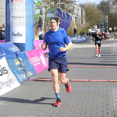 12.04.2026 - 45. Internationalen Wilhelmsburger Insellauf Strokosch-Dieckow http://msf.ph/oto/9455701 12.04.2026 10:31:39 Ziel 4329, 4212, 5526, 2284 meine-sportfotos.de