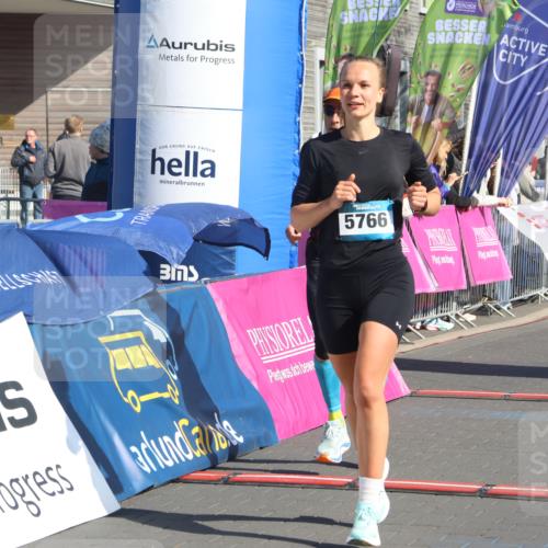 12.04.2026 - 45. Internationalen Wilhelmsburger Insellauf Strokosch-Dieckow http://msf.ph/oto/9455723 12.04.2026 10:44:39 Ziel 5766, 5775 meine-sportfotos.de