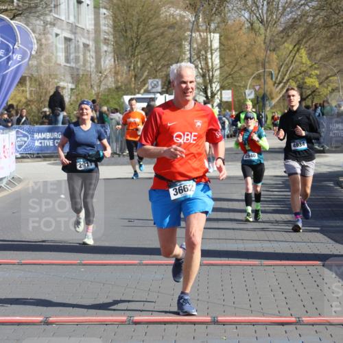 12.04.2026 - 45. Internationalen Wilhelmsburger Insellauf Strokosch-Dieckow http://msf.ph/oto/9455759 12.04.2026 10:44:51 Ziel 3662, 2911, 4934, 2940 meine-sportfotos.de