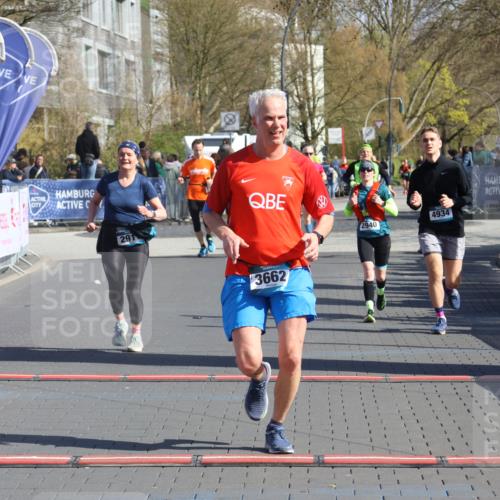 12.04.2026 - 45. Internationalen Wilhelmsburger Insellauf Strokosch-Dieckow http://msf.ph/oto/9455765 12.04.2026 10:44:51 Ziel 3662, 2911, 4934, 2940 meine-sportfotos.de