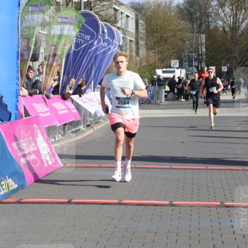 12.04.2026 - 45. Internationalen Wilhelmsburger Insellauf Strokosch-Dieckow http://msf.ph/oto/9455767 12.04.2026 10:31:50 Ziel 3584, 3619 meine-sportfotos.de