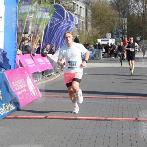 12.04.2026 - 45. Internationalen Wilhelmsburger Insellauf Strokosch-Dieckow http://msf.ph/oto/9455788 12.04.2026 10:31:50 Ziel 3584, 3619 meine-sportfotos.de
