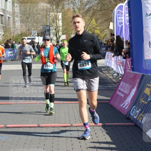12.04.2026 - 45. Internationalen Wilhelmsburger Insellauf Strokosch-Dieckow http://msf.ph/oto/9455828 12.04.2026 10:44:55 Ziel 3662, 2911, 4934, 2940, 4815, 4758, 5009, 4906 meine-sportfotos.de
