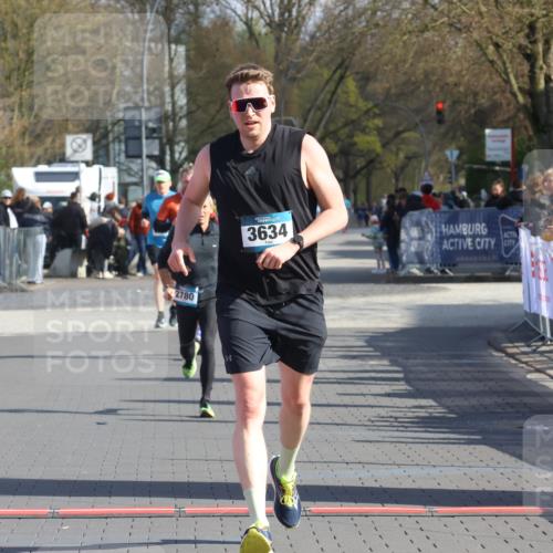 12.04.2026 - 45. Internationalen Wilhelmsburger Insellauf Strokosch-Dieckow http://msf.ph/oto/9455831 12.04.2026 10:31:54 Ziel 3584, 3619, 3634, 2780 meine-sportfotos.de