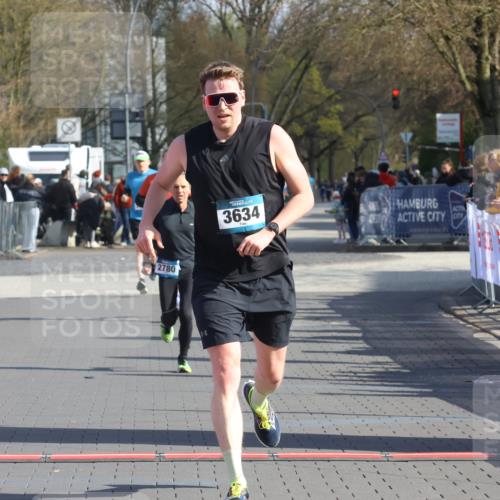 12.04.2026 - 45. Internationalen Wilhelmsburger Insellauf Strokosch-Dieckow http://msf.ph/oto/9455836 12.04.2026 10:31:54 Ziel 3584, 3619, 3634, 2780 meine-sportfotos.de
