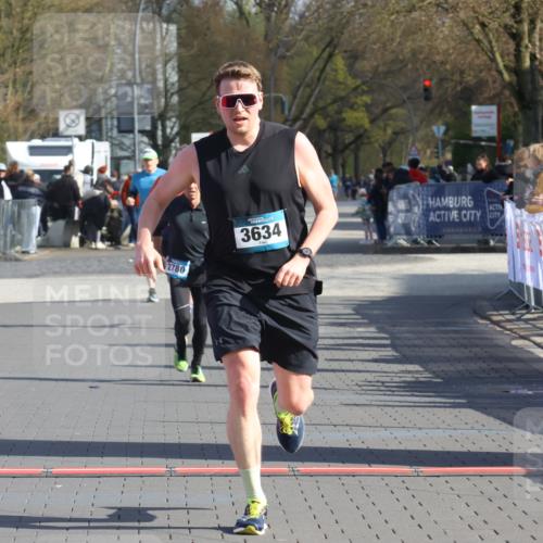 12.04.2026 - 45. Internationalen Wilhelmsburger Insellauf Strokosch-Dieckow http://msf.ph/oto/9455840 12.04.2026 10:31:54 Ziel 3584, 3619, 3634, 2780 meine-sportfotos.de