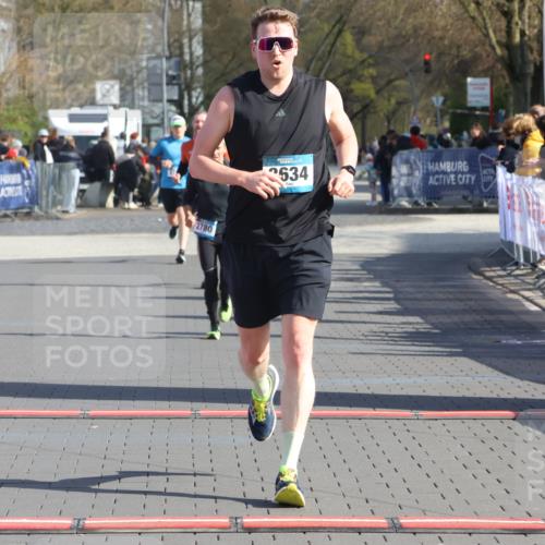 12.04.2026 - 45. Internationalen Wilhelmsburger Insellauf Strokosch-Dieckow http://msf.ph/oto/9455867 12.04.2026 10:31:55 Ziel 3619, 3634, 2780 meine-sportfotos.de
