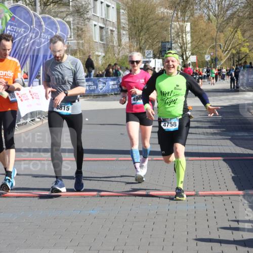 12.04.2026 - 45. Internationalen Wilhelmsburger Insellauf Strokosch-Dieckow http://msf.ph/oto/9455879 12.04.2026 10:44:59 Ziel 2940, 4815, 4758, 5009, 4906 meine-sportfotos.de
