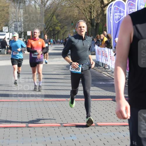 12.04.2026 - 45. Internationalen Wilhelmsburger Insellauf Strokosch-Dieckow http://msf.ph/oto/9455882 12.04.2026 10:31:58 Ziel 3634, 2780, 5653, 3706 meine-sportfotos.de